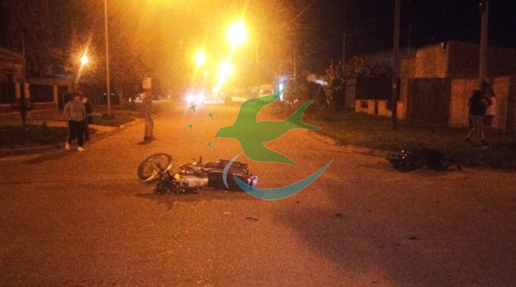 Menor de 14 años en moto colisiona y resulta con lesiones óseas graves