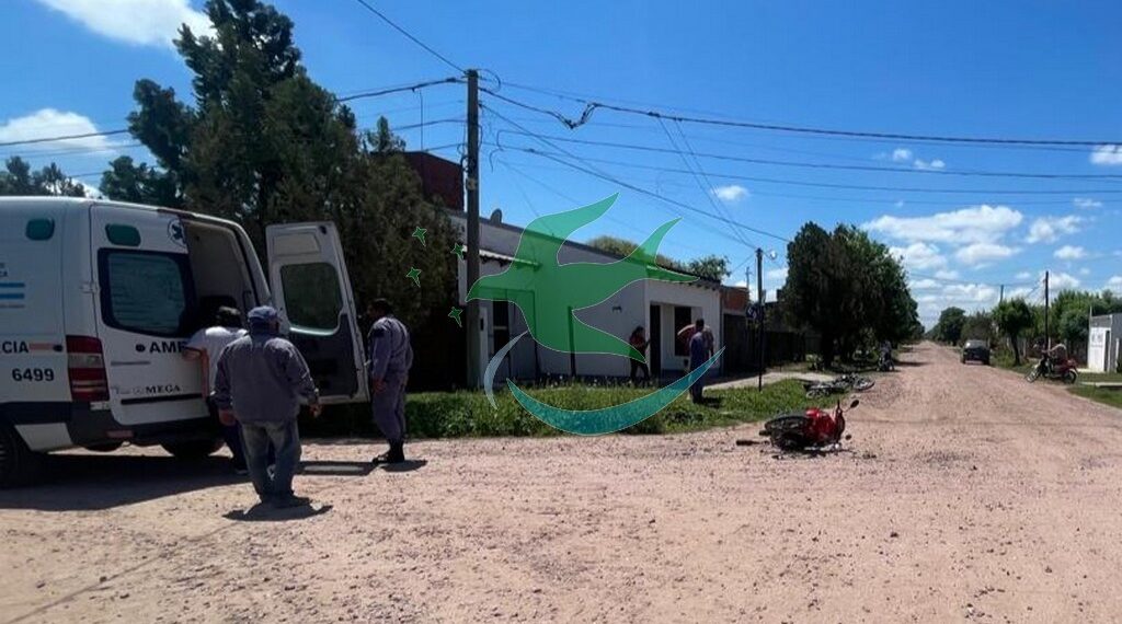 Colisionan dos motos, una persona con lesiones