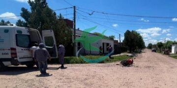 Colisionan dos motos, una persona con lesiones