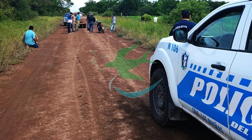 Motociclista despista en camino vecinal y fallece