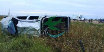 Vuelca camioneta sobre Ruta 6, no se registraron lesionados