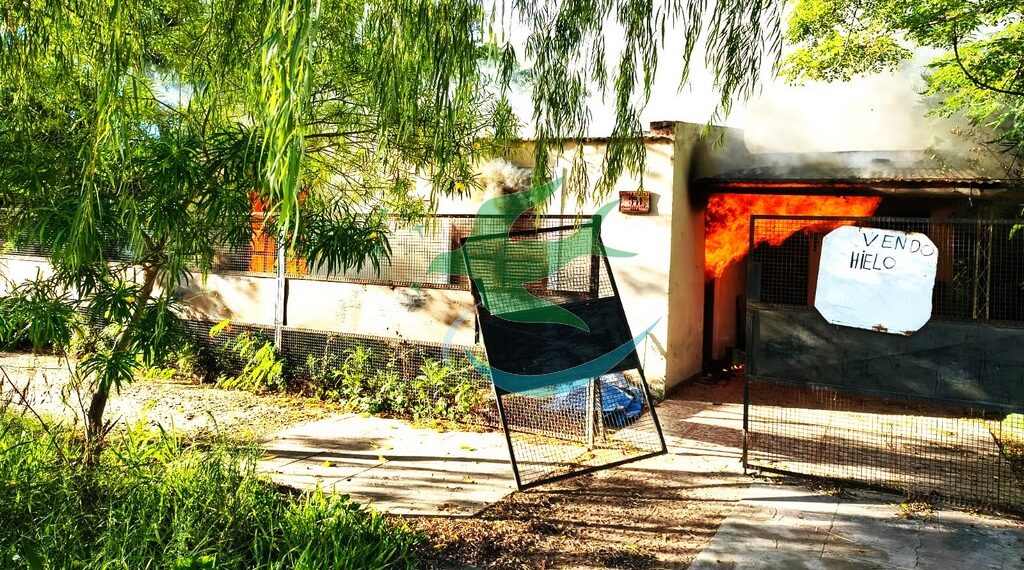 Mujer discutió con su pareja, y prendió fuego la casa