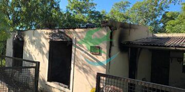 Mujer prendió fuego la casa con 2 Caniches dentro