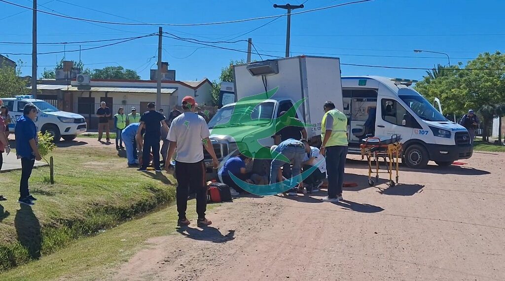 2 mujeres en moto, sufrieron lesiones en siniestro vial