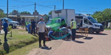 2 mujeres en moto, sufrieron lesiones en siniestro vial