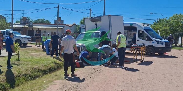 2 mujeres en moto, sufrieron lesiones en siniestro vial