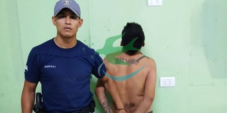 Policías breñenses arriesgan sus vidas ante un “desquiciado” armado con un machete