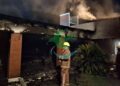 Bomberos sofocaron incendio del quincho de una vivienda.