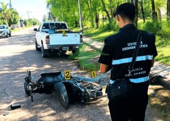 Motociclista con lesiones graves luego de colisionar con camioneta