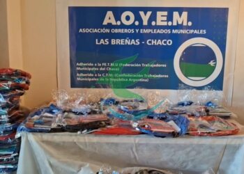 Gremio AOyEM entrega kit escolar a sus agremiados