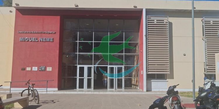 El I.E.S. “Miguel Neme” abre convocatoria para mayores de 25 años sin secundario