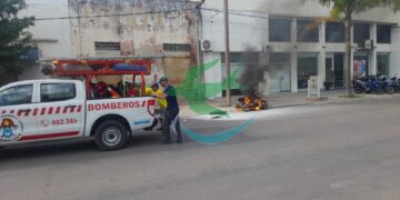 Se incendió una moto en pleno centro