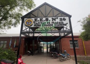 “Mañana tiroteo, no vengan a la escuela” estaba escrito en baño de EES N° 26