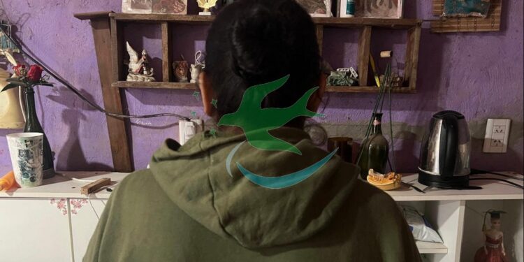 “La encerró, golpeó y abusó de ella en el piso, y luego le ofreció dinero”