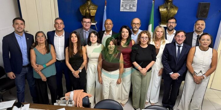La oposición pide suspender aumentos y cortes de SAMEEP y SECHEEP
