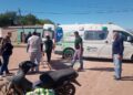Colisión entre un auto y una moto dejó a dos jóvenes hospitalizados