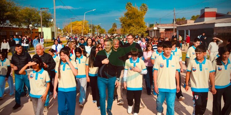 Las Breñas celebra su 105° aniversario con la inauguración de nuevas cuadras de pavimento urbano