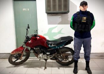 Joven de 20 años detenido tras poner en riesgo a terceros con maniobras peligrosas en moto