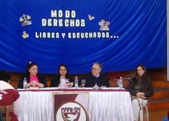 El fiscal Ojeda charló con estudiantes sobre violencia, redes y cómo pedir ayuda